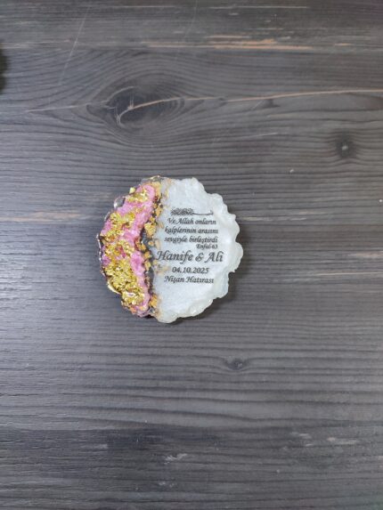 Pembe Kabartmalı Yarı yarıya Magnet