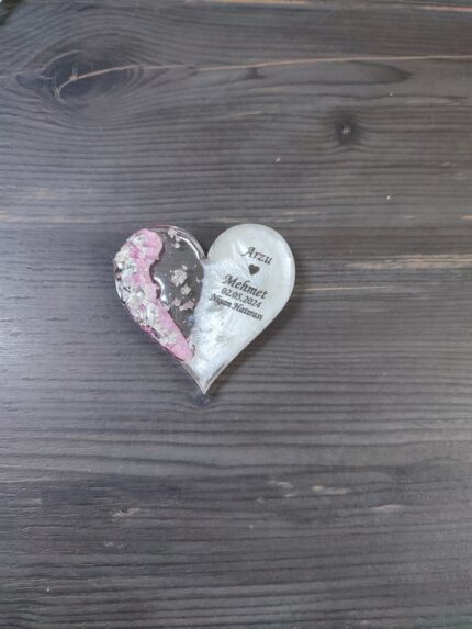 Pembe Kabartmalı Kalp Yarı yarıya Magnet (üzeri gümüş boyalı)