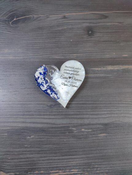 Mavi Kabartmalı Kalp Yarı yarıya Magnet (üzeri gümüş boyalı)